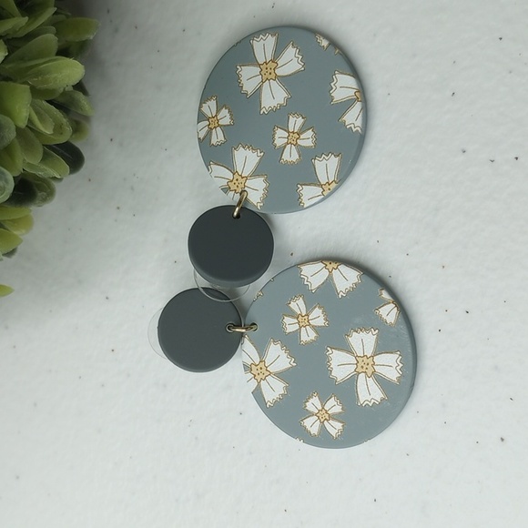 Flower desing Dangle earrings - Picture 6 of 10
